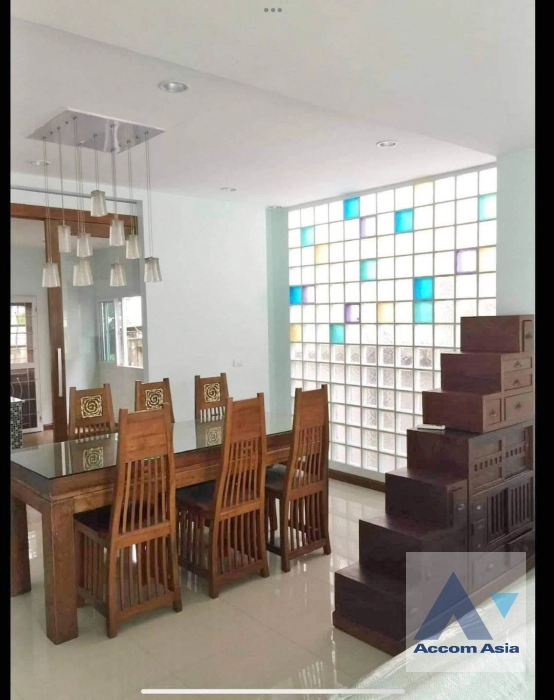  3 Bedrooms  House For Rent & Sale in Phaholyothin, Bangkok  (AA41614)