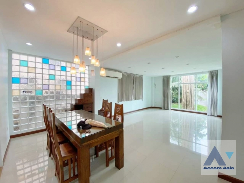  3 Bedrooms  House For Rent & Sale in Phaholyothin, Bangkok  (AA41614)