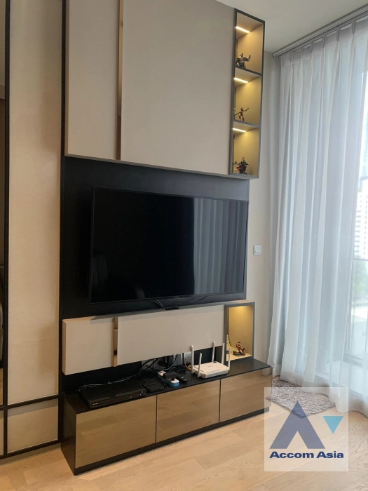 Fully Furnished |  1 Bedroom  Condominium For Rent & Sale in Silom, Bangkok  near BTS Chong Nonsi (AA41616)