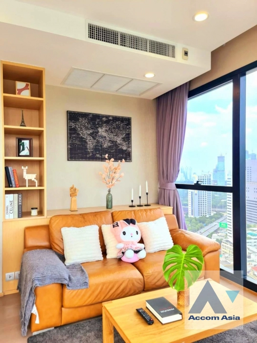  2 Bedrooms  Condominium For Rent in Silom, Bangkok  near MRT Sam Yan (AA41617)