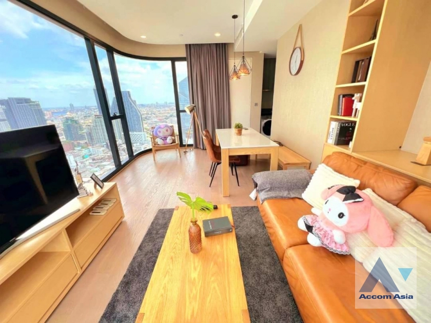  2 Bedrooms  Condominium For Rent in Silom, Bangkok  near MRT Sam Yan (AA41617)