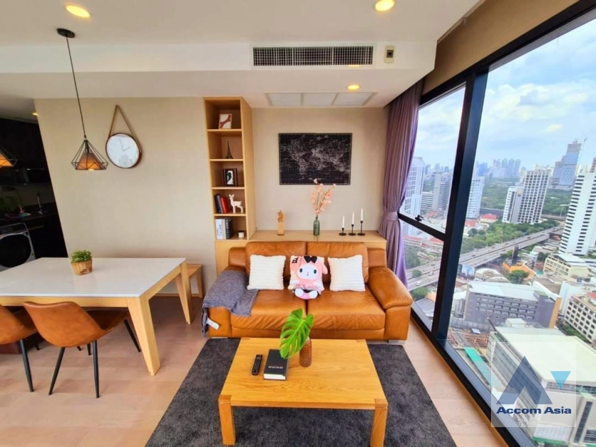  2 Bedrooms  Condominium For Rent in Silom, Bangkok  near MRT Sam Yan (AA41617)