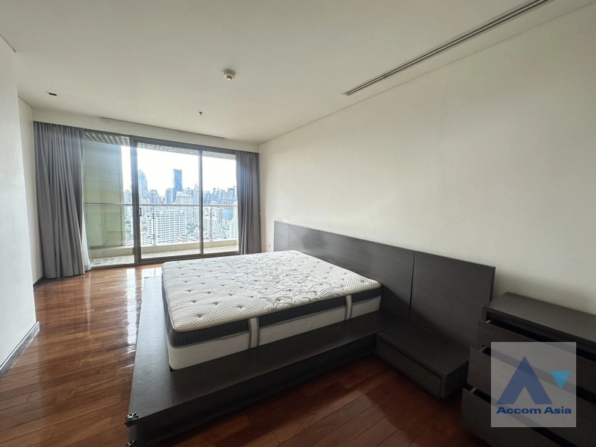  3 Bedrooms  Condominium For Rent in Sukhumvit, Bangkok  near BTS Asok - MRT Sukhumvit (AA41629)