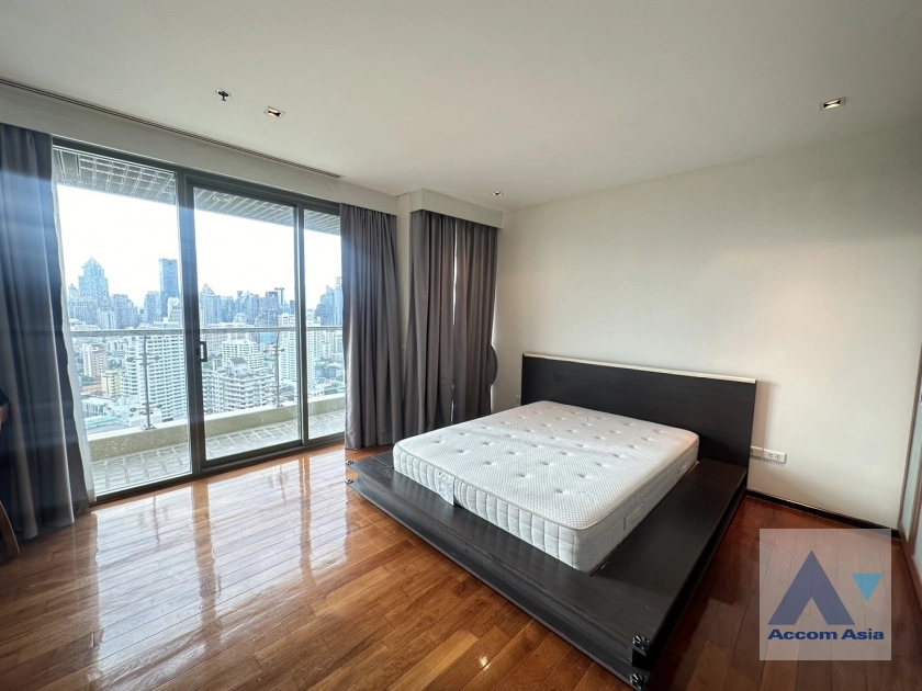  3 Bedrooms  Condominium For Rent in Sukhumvit, Bangkok  near BTS Asok - MRT Sukhumvit (AA41629)