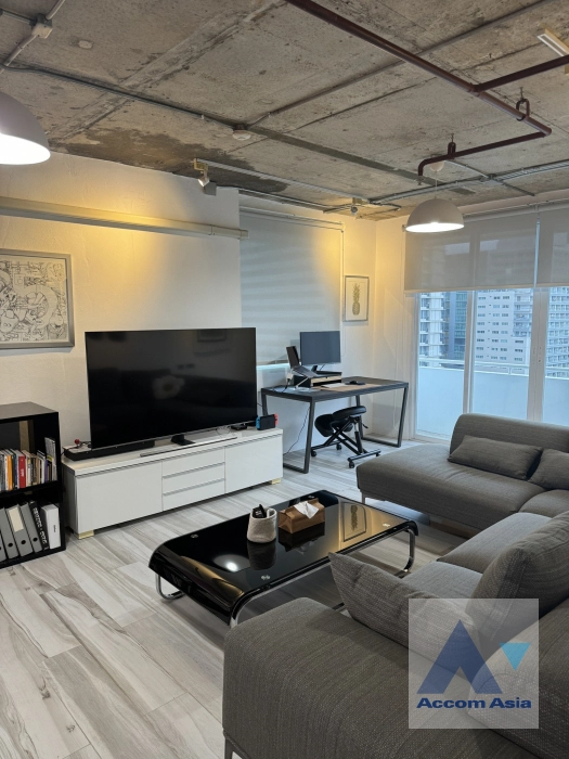  1 Bedroom  Condominium For Sale in Sukhumvit, Bangkok  near BTS Asok - MRT Sukhumvit (AA41634)