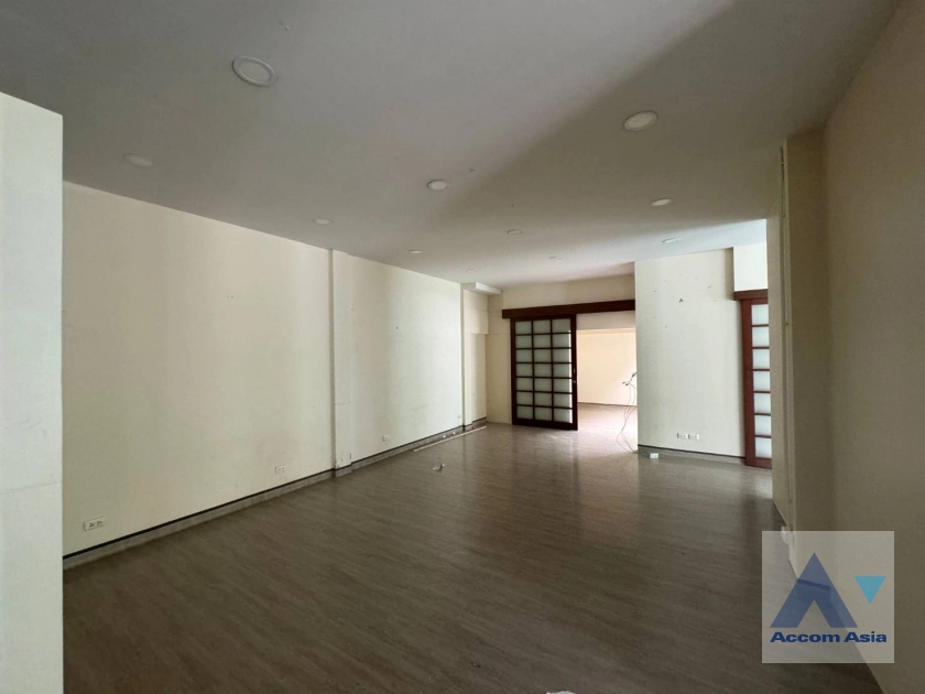 7  3 br House For Rent in phaholyothin ,Bangkok BTS Ari AA41641