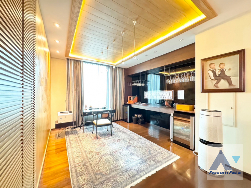 10  4 br Condominium For Sale in Ploenchit ,Bangkok BTS Chitlom at The Park Chidlom AA41642