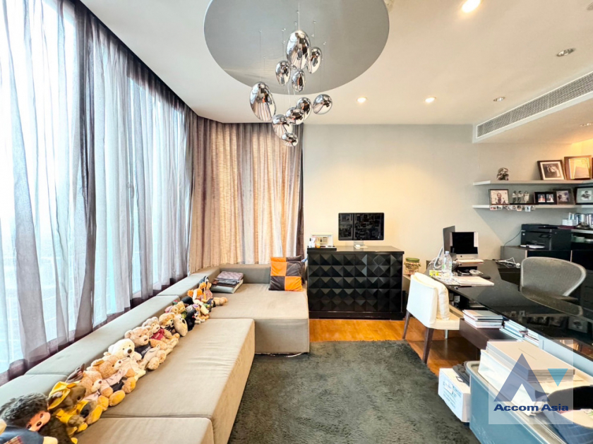 9  4 br Condominium For Sale in Ploenchit ,Bangkok BTS Chitlom at The Park Chidlom AA41642