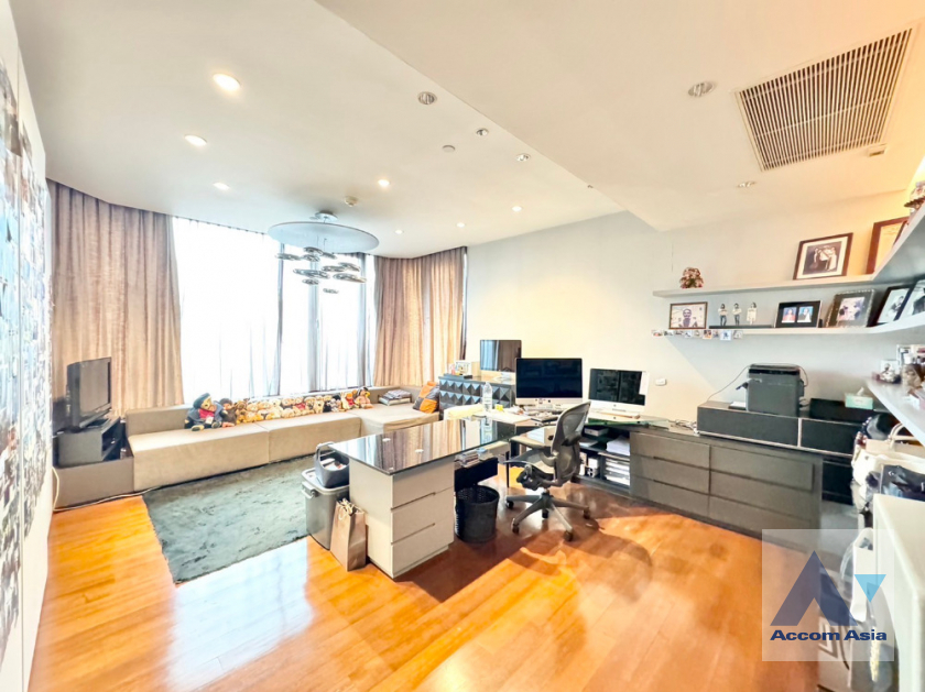 7  4 br Condominium For Sale in Ploenchit ,Bangkok BTS Chitlom at The Park Chidlom AA41642