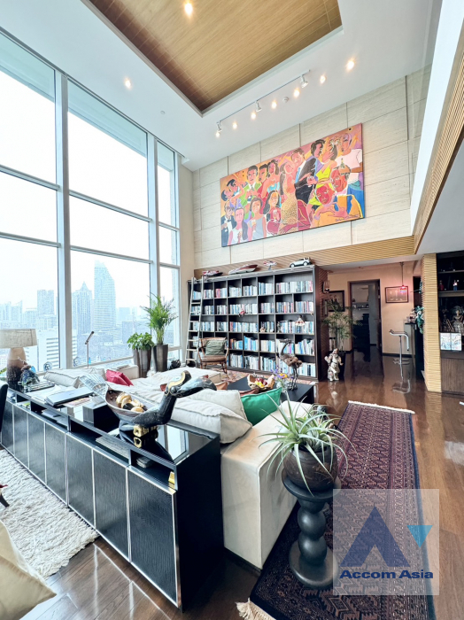 Huge Terrace, Duplex Condo, Penthouse |  4 Bedrooms  Condominium For Sale in Ploenchit, Bangkok  near BTS Chitlom (AA41642)