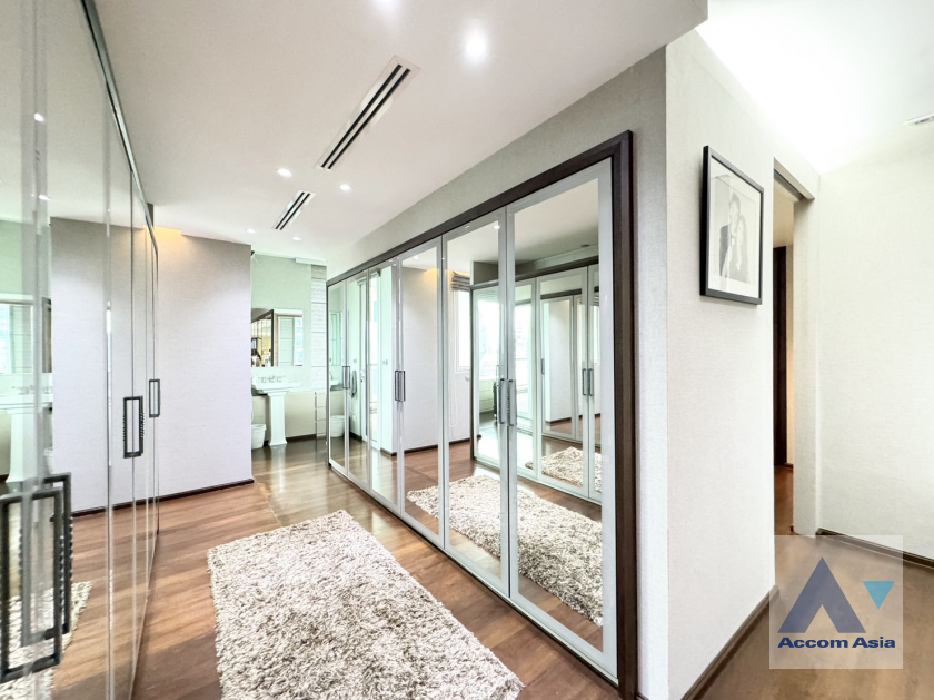 26  4 br Condominium For Sale in Ploenchit ,Bangkok BTS Chitlom at The Park Chidlom AA41642