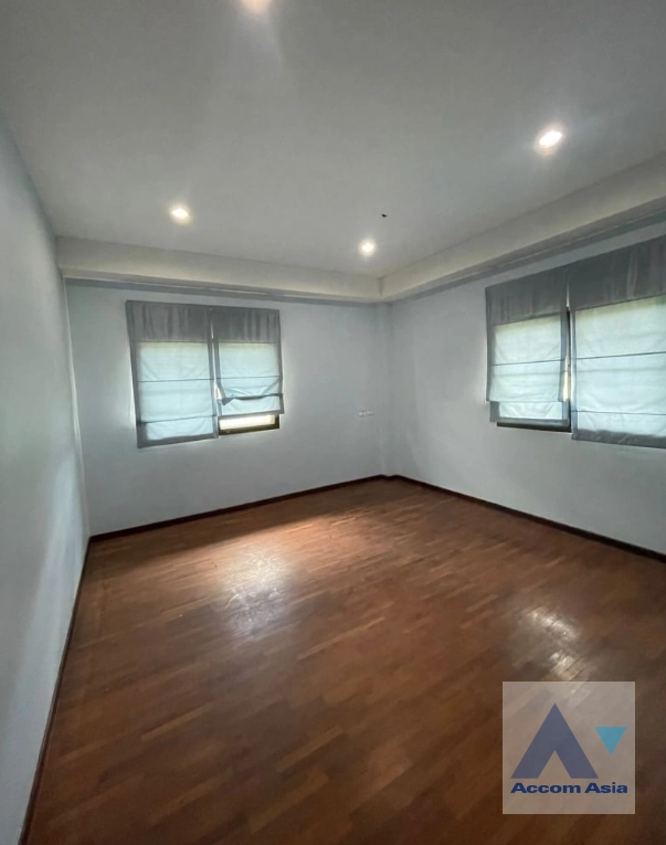 8  4 br House For Sale in sukhumvit ,Bangkok BTS On Nut AA41646