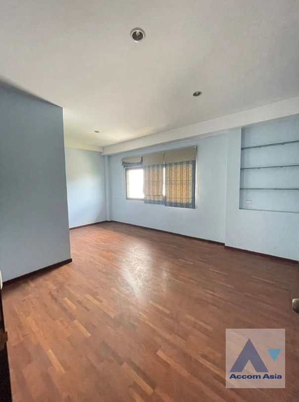 7  4 br House For Sale in sukhumvit ,Bangkok BTS On Nut AA41646