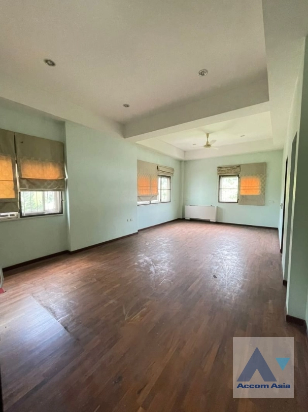 5  4 br House For Sale in sukhumvit ,Bangkok BTS On Nut AA41646