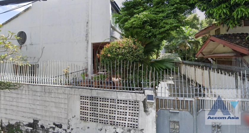  House For Sale in Sukhumvit, Bangkok  near BTS Phrom Phong (AA41659)