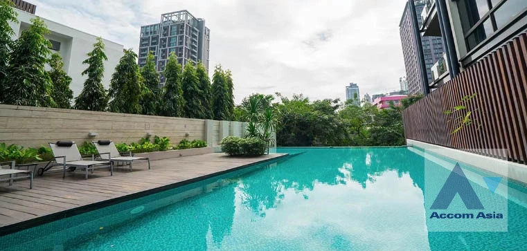  2 Bedrooms  Apartment For Rent in Sukhumvit, Bangkok  near BTS Ekkamai (AA41662)