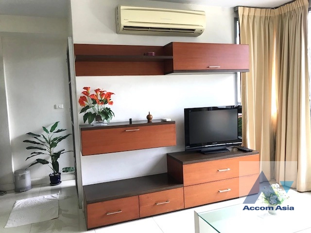  1 Bedroom  Condominium For Rent in Charoenkrung, Bangkok  near MRT Khlong Toei (11002901)