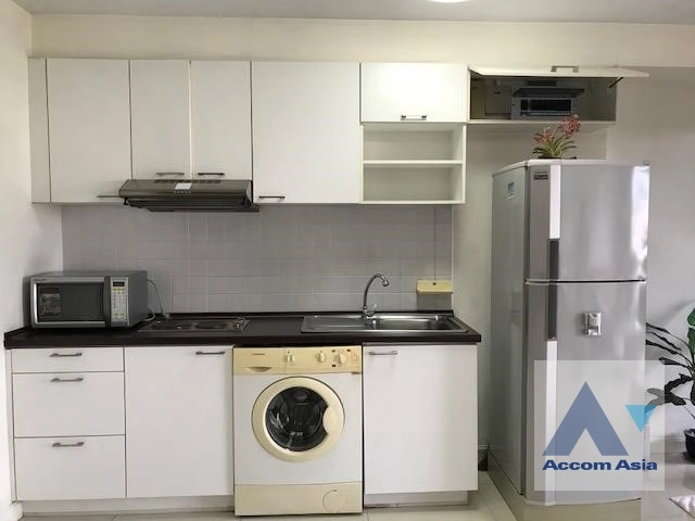  1 Bedroom  Condominium For Rent in Charoenkrung, Bangkok  near MRT Khlong Toei (11002901)