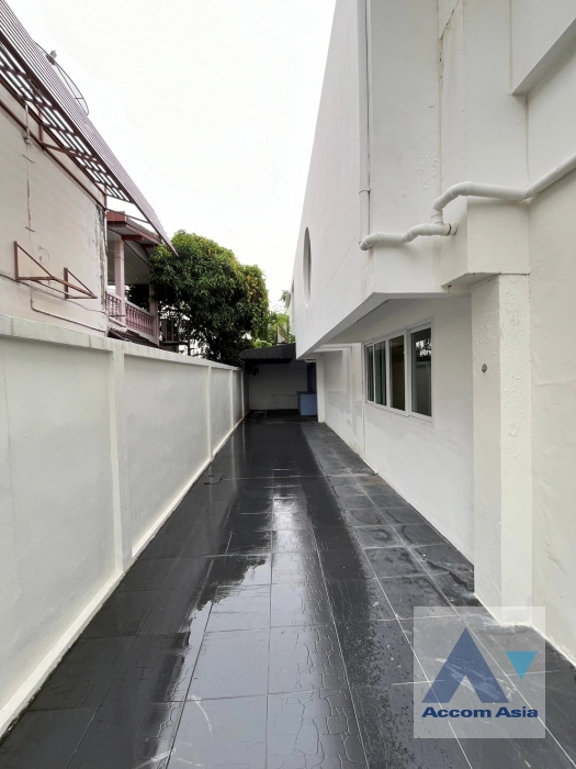 22  5 br House For Rent in pattanakarn ,Bangkok  AA41674