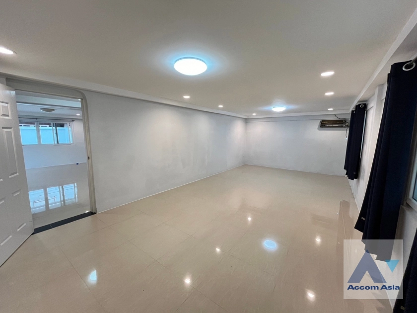 5  5 br House For Rent in pattanakarn ,Bangkok  AA41674