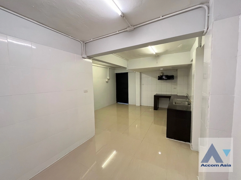 7  5 br House For Rent in pattanakarn ,Bangkok  AA41674