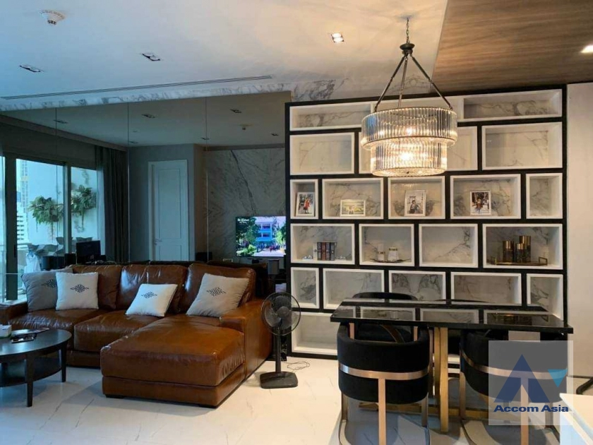  2 Bedrooms  Condominium For Rent in Ploenchit, Bangkok  near BTS Ratchadamri (AA41679)