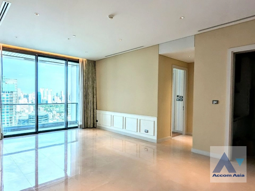 Newly renovated |  3 Bedrooms  Condominium For Sale in Ploenchit, Bangkok  near BTS Chitlom (AA41685)