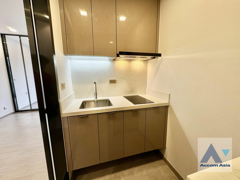  1 Bedroom  Condominium For Rent & Sale in Ratchadaphisek, Bangkok  near MRT Rama 9 (AA41689)