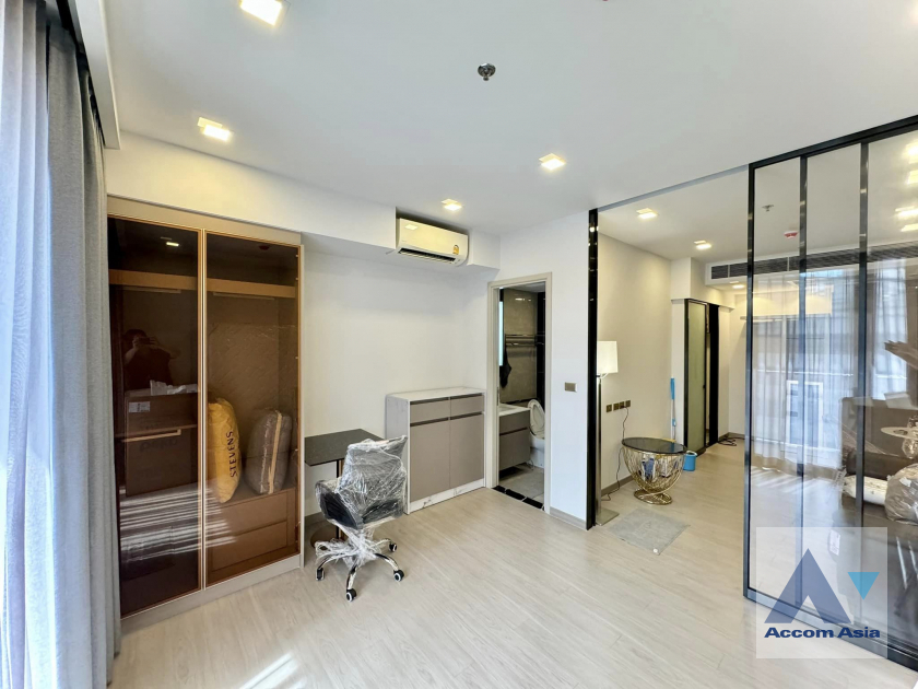  1 Bedroom  Condominium For Rent & Sale in Ratchadaphisek, Bangkok  near MRT Rama 9 (AA41689)