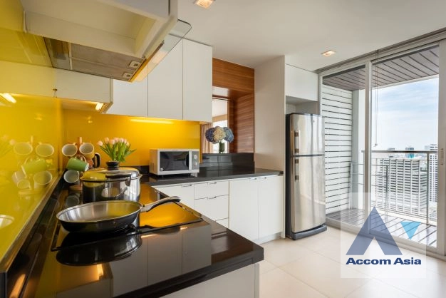 Penthouse |  3 Bedrooms  Condominium For Rent in Ploenchit, Bangkok  near BTS Chitlom (AA41691)