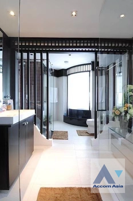 16  2 br Condominium For Sale in Charoennakorn ,Bangkok BTS Krung Thon Buri at WaterMark Chaophraya River AA41692