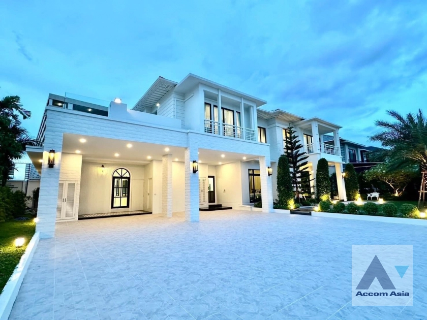 Private Swimming Pool |  5 Bedrooms  House For Rent in Samutprakan, Samutprakan  near ARL Ratchaprarop (AA41694)