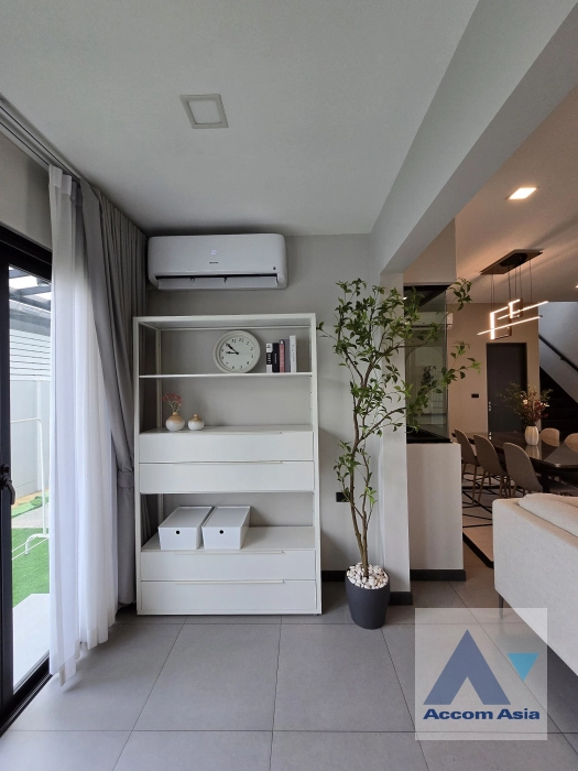 34  3 br Townhouse For Rent in Bangna ,Bangkok  at Vive Bangna km.7 AA41696