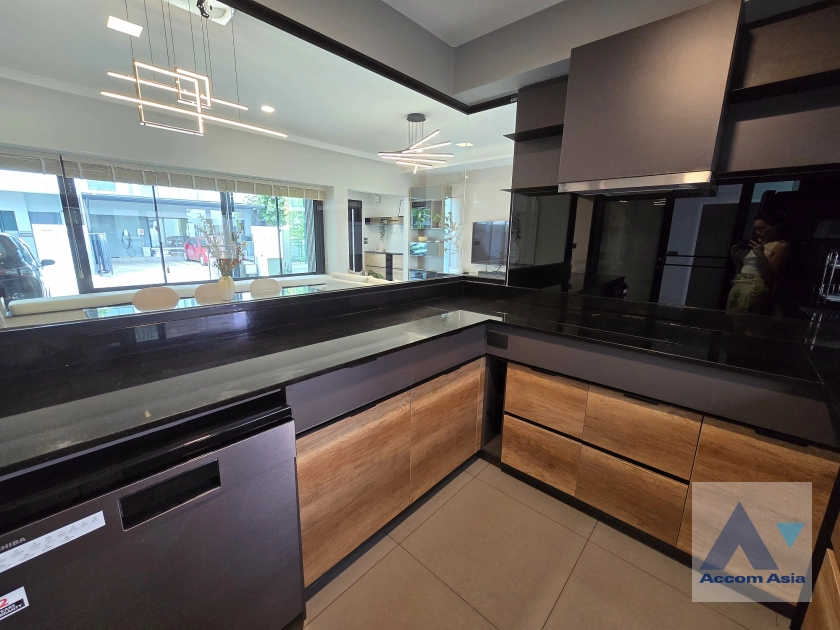 12  3 br Townhouse For Rent in Bangna ,Bangkok  at Vive Bangna km.7 AA41696