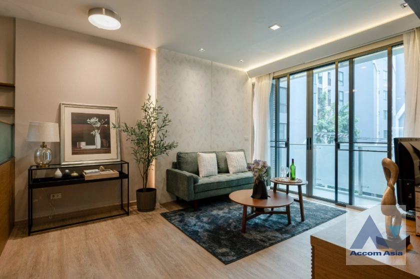  2 Bedrooms  Condominium For Sale in Sukhumvit, Bangkok  near BTS Ekkamai (AA41708)