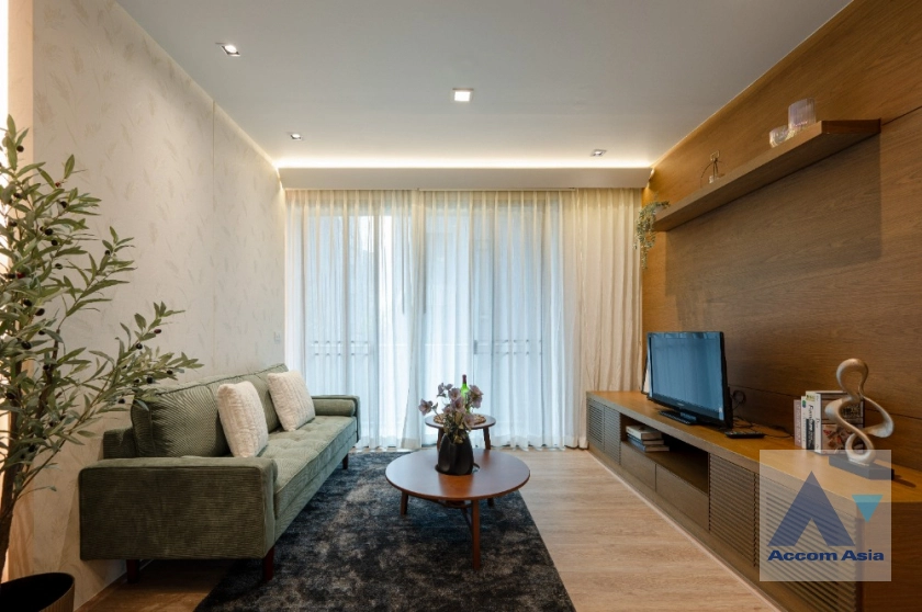  2 Bedrooms  Condominium For Sale in Sukhumvit, Bangkok  near BTS Ekkamai (AA41708)