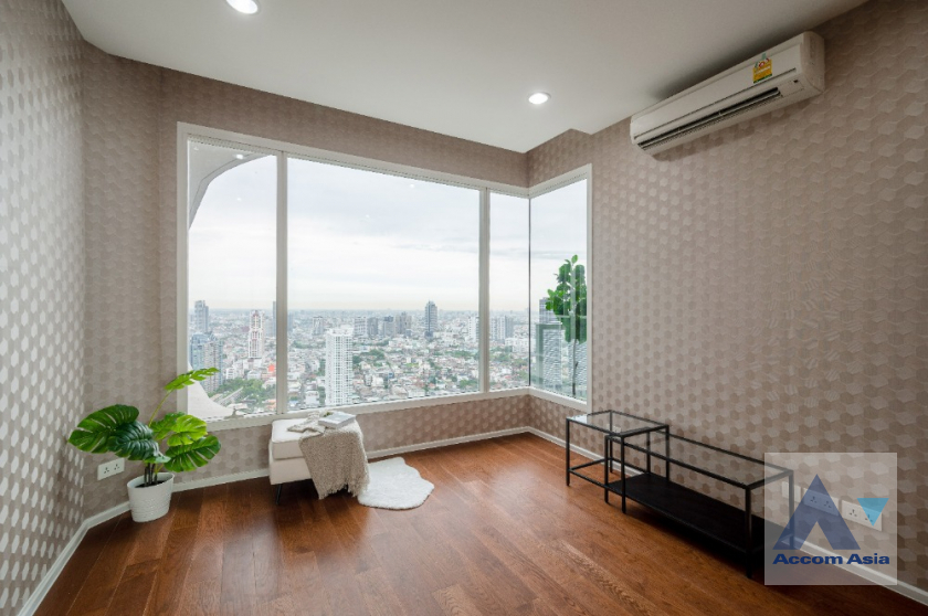 19  2 br Condominium For Sale in Rama 3 ,Bangkok BTS Saphan Taksin at Menam Residences AA41709