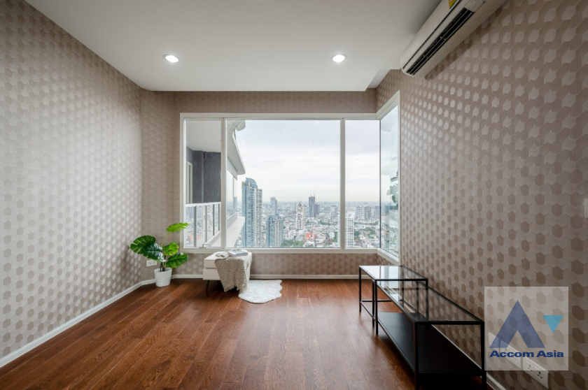 18  2 br Condominium For Sale in Rama 3 ,Bangkok BTS Saphan Taksin at Menam Residences AA41709