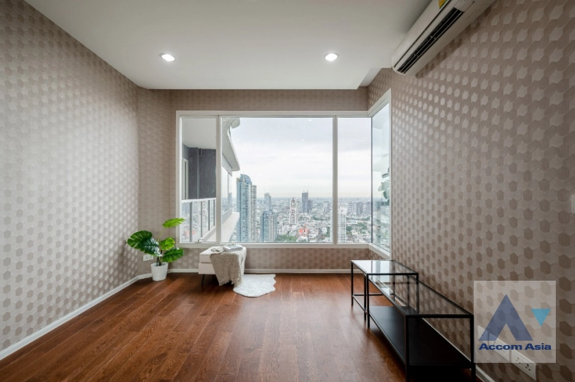 18  2 br Condominium For Sale in Charoenkrung ,Bangkok BTS Saphan Taksin at Menam Residences AA41709