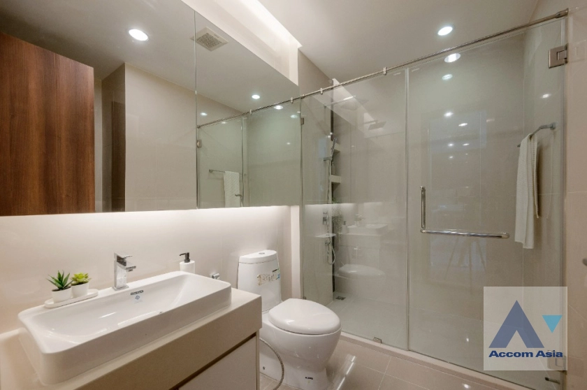 23  2 br Condominium For Sale in Charoenkrung ,Bangkok BTS Saphan Taksin at Menam Residences AA41709