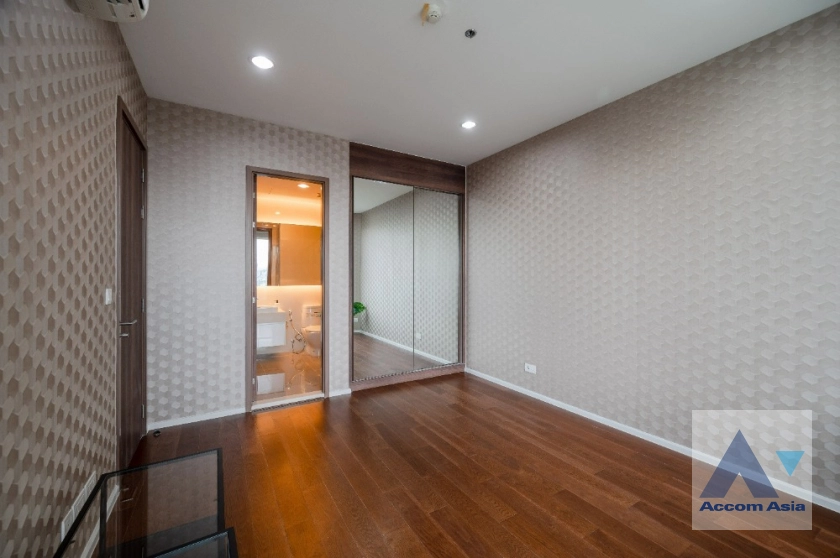 21  2 br Condominium For Sale in Charoenkrung ,Bangkok BTS Saphan Taksin at Menam Residences AA41709