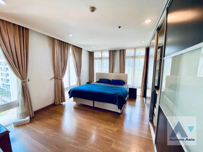  3 Bedrooms  Condominium For Rent in Sukhumvit, Bangkok  near BTS Asok - MRT Sukhumvit (AA41712)