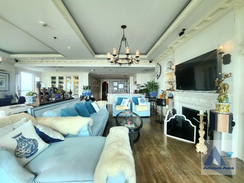  3 Bedrooms  Condominium For Sale in Charoenkrung, Bangkok  near BRT Wat Dan (AA41714)