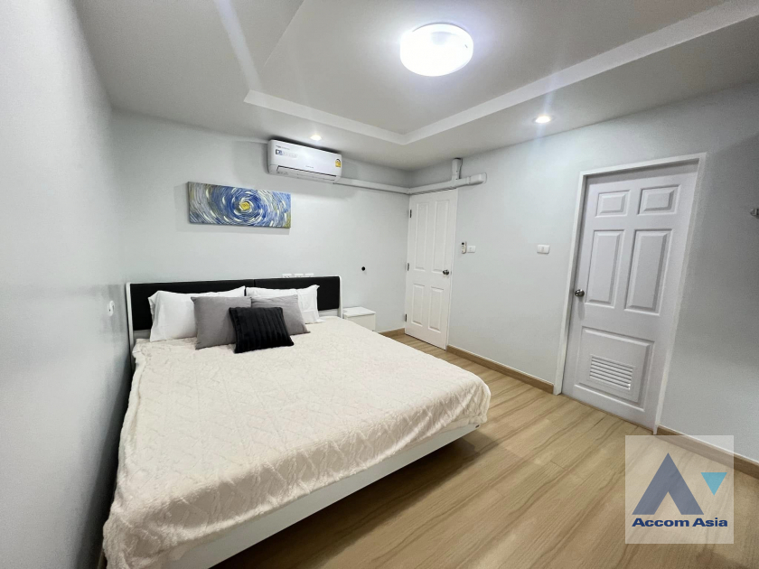 13  2 br Condominium For Rent in Ratchadapisek ,Bangkok MRT Sutthisan at Happy condo Ratchada 18 AA41716