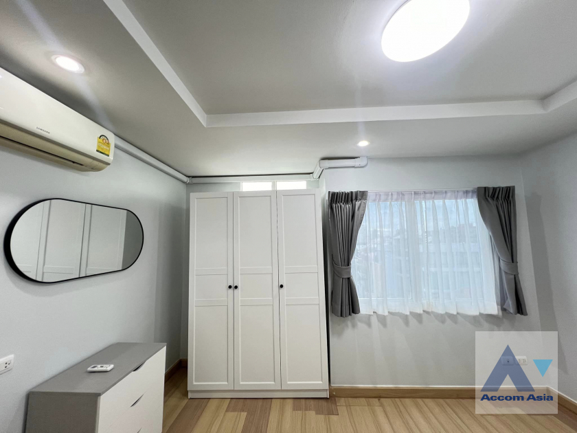 16  2 br Condominium For Rent in Ratchadapisek ,Bangkok MRT Sutthisan at Happy condo Ratchada 18 AA41716