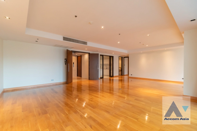  4 Bedrooms  Condominium For Rent in Sukhumvit, Bangkok  near BTS Phrom Phong (AA41730)