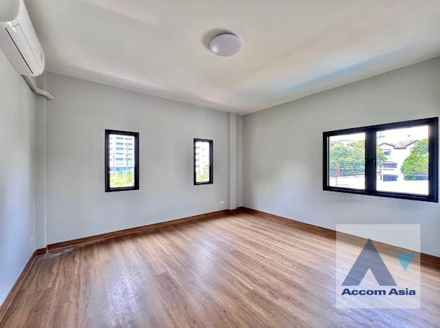 13  4 br House For Rent in ratchadapisek ,Bangkok  AA41732