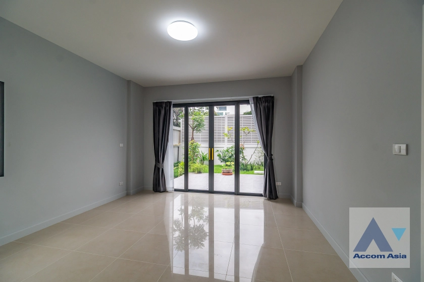 22  4 br House For Rent in New Phetchaburi ,Bangkok MRT Phetchaburi AA41732