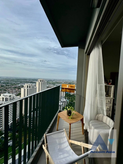  2 Bedrooms  Condominium For Rent & Sale in Samutprakan, Samutprakan  near BTS Bang Na (AA41742)