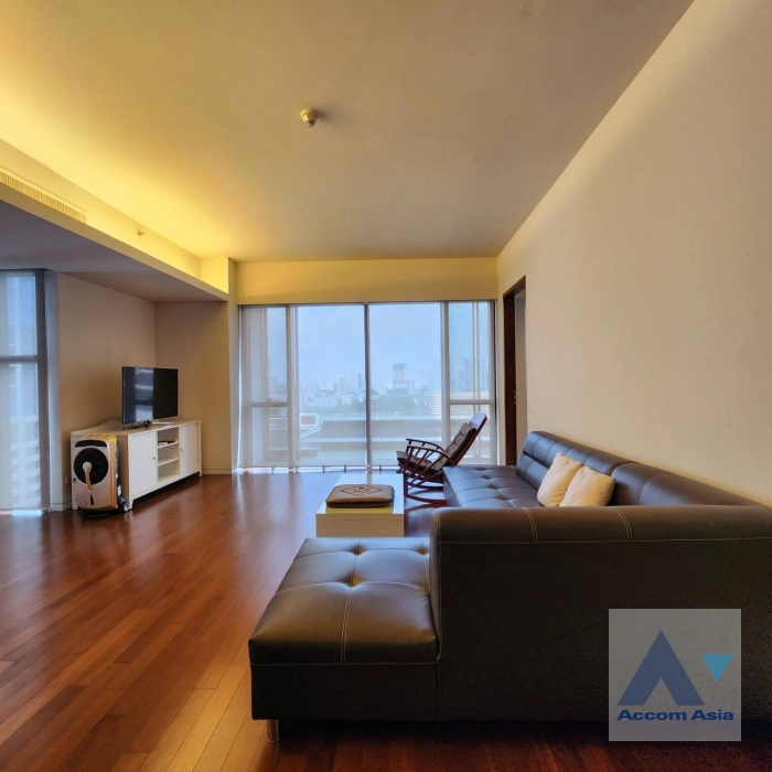  2 Bedrooms  Condominium For Rent in Ploenchit, Bangkok  near BTS Ratchadamri (AA41745)